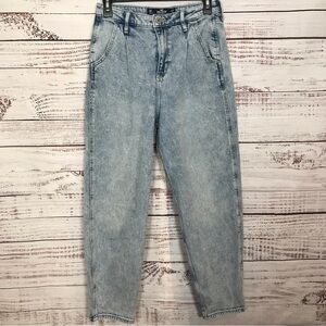 Hollister light wash mom Jeans size 5r‎ straight leg tapered hem jeans